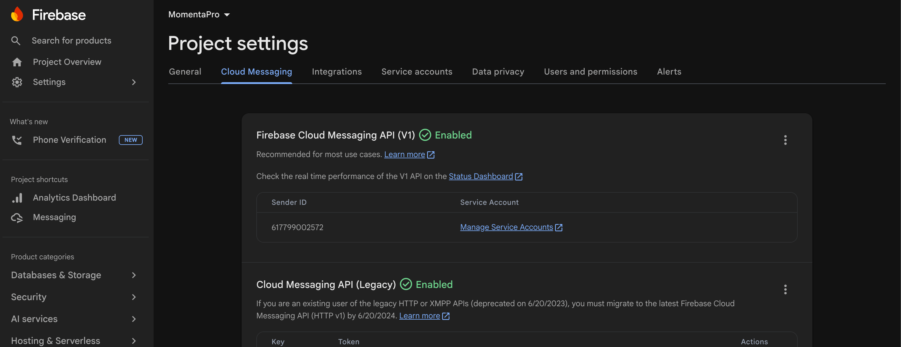 Configuración del proyecto de Firebase mostrando la pestaña Cloud Messaging con el estado de Firebase Cloud Messaging API (V1) como Enabled