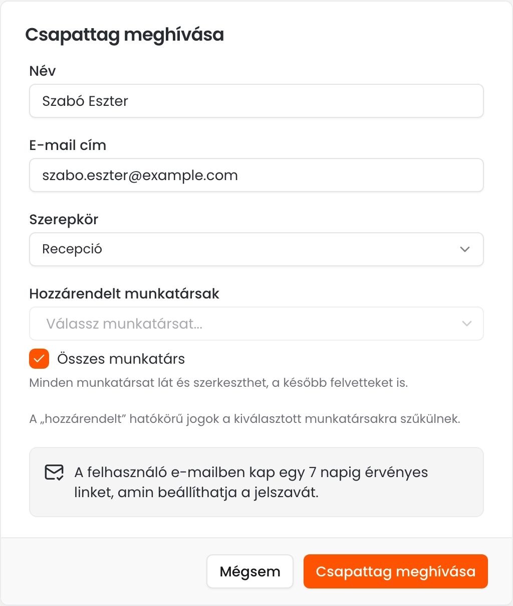 A Csapattag meghívása ablak kitöltött névvel, e-mail címmel, Recepció szerepkörrel és bejelölt Összes munkatárs opcióval