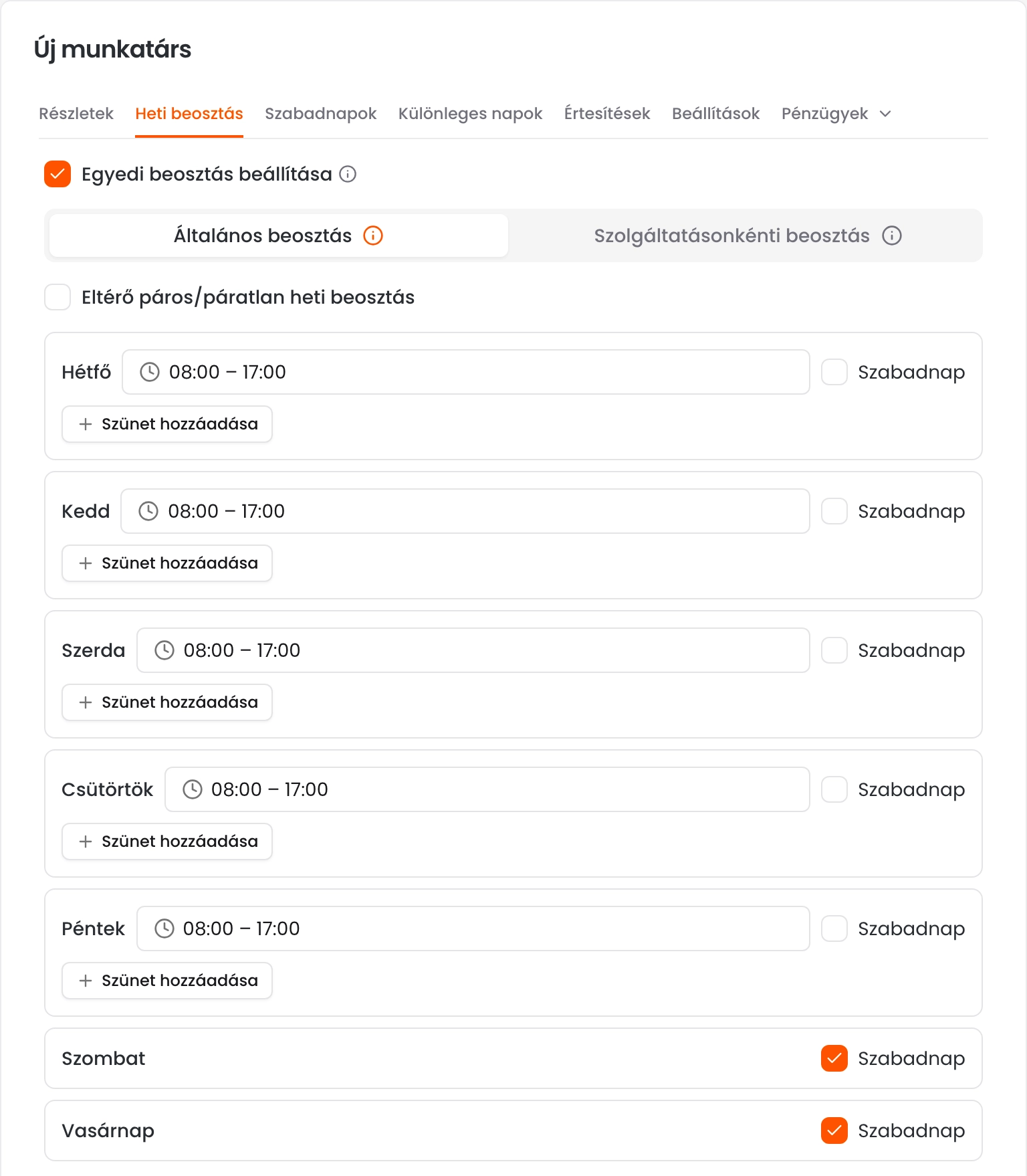 A Heti beosztás fül bekapcsolt egyedi beosztással, hétköznap 8 és 17 óra között, hétvégén szabadnappal