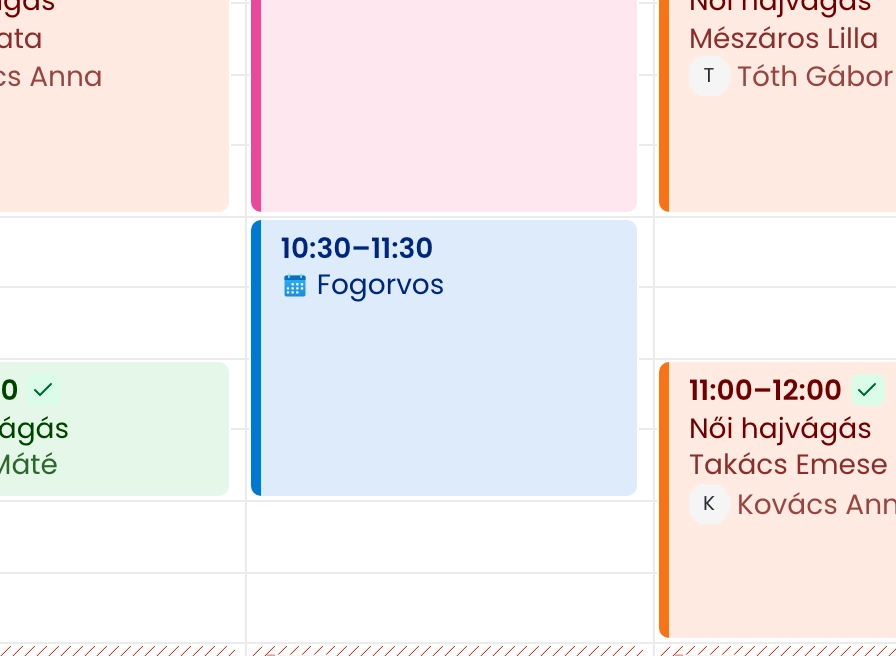 A heti naptár egy részlete, középen egy kék, naptár ikonos Fogorvos esemény 10:30 és 11:30 között, mellette foglalások