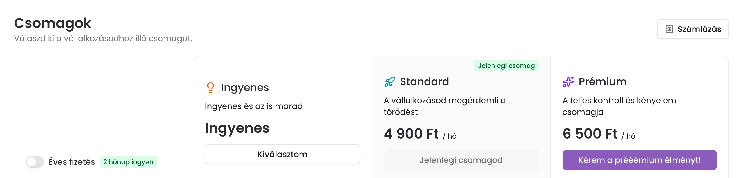 A Csomagok oldal az Ingyenes, a Standard és a Prémium csomaggal, a havi díjakkal és az Éves fizetés kapcsolóval