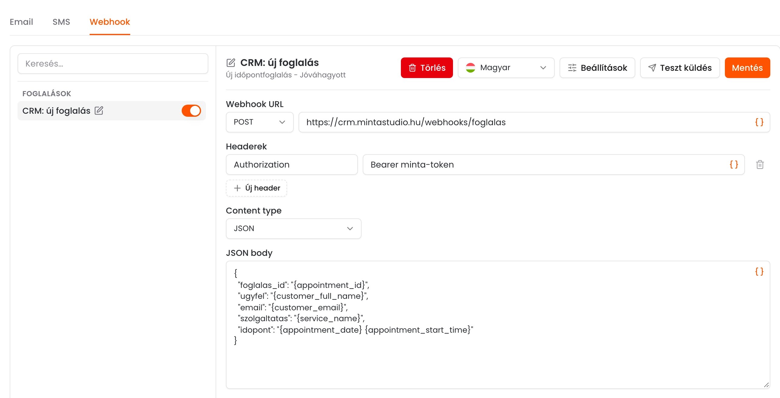 A Webhook fül a CRM: új foglalás webhookkal, POST móddal, a CRM webhook címével, egy Authorization fejléccel és JSON body-val, amelyben a foglalás adatai kulcsszavakként szerepelnek