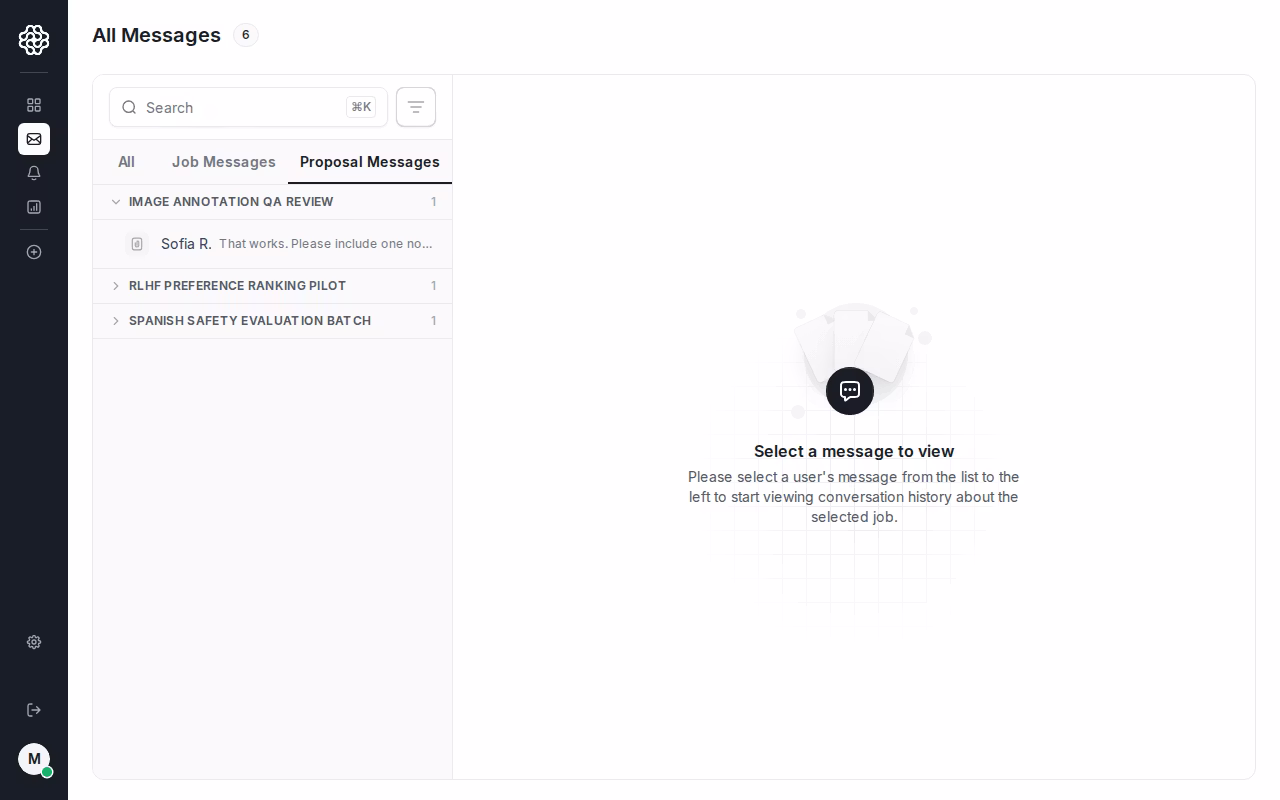 Bandeja de entrada de mensajería de OpenTrain AI mostrando la pestaña Proposal Messages activa. La barra lateral izquierda enumera las conversaciones de propuesta con nombres de AI Trainers, vistas previas de mensajes e indicadores de no leídos. La pestaña Job Messages es visible en la parte superior de la barra lateral.