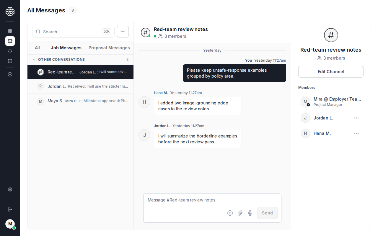 Bandeja de entrada de mensajería de OpenTrain AI con la pestaña Job Messages (Mensajes de trabajo) seleccionada. Un canal de trabajo de notas de revisión del equipo rojo está abierto con un icono de almohadilla, tres miembros, configuración del canal, un hilo de mensajes de equipo compartido y un redactor para publicar en el canal.