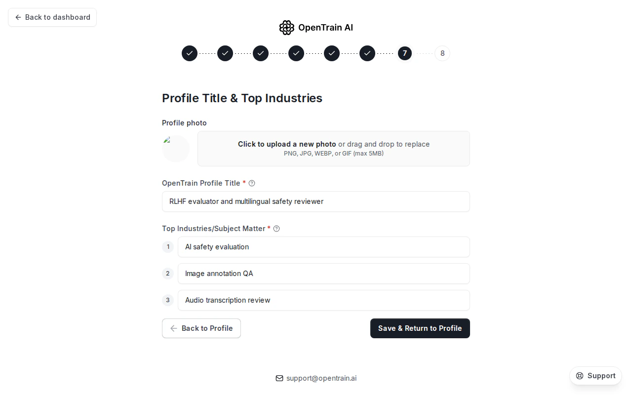 El paso del asistente Profile Title & Top Industries (Título del perfil y principales industrias). Una tarjeta de subida de foto de perfil se encuentra en la parte superior. Debajo, el campo Profile Title (Título del perfil) de OpenTrain dice 'Evaluador de RLHF y revisor de seguridad multilingüe'. Tres espacios numerados de Top Industries/Subject Matter (Principales industrias/temas) están llenos con 'AI safety evaluation' (Evaluación de seguridad de IA), 'Image annotation QA' (Control de calidad de anotación de imágenes) y 'Audio transcription review' (Revisión de transcripción de audio).