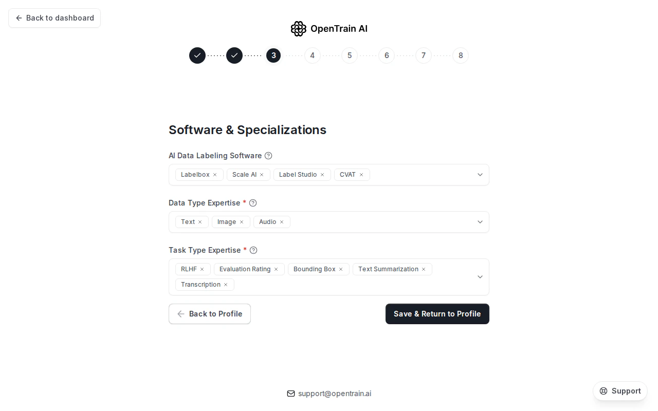 El paso del asistente Software & Specializations (Software y especializaciones) con tres tiras de chips etiquetadas. AI Data Labeling Software (Software de etiquetado de datos de IA) muestra Labelbox, Scale AI, Label Studio y CVAT. Data Type Expertise (Experiencia en tipos de datos) muestra Text (Texto), Image (Imagen) y Audio. Task Type Expertise (Experiencia en tipos de tareas) muestra RLHF, Evaluation Rating (Evaluación/Calificación), Bounding Box (Cuadro delimitador), Text Summarization (Resumen de texto) y Transcription (Transcripción).