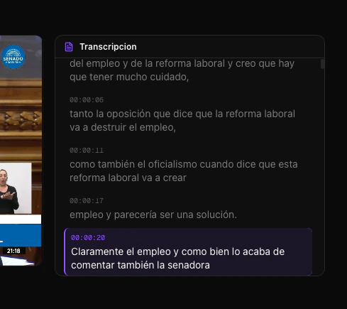 Panel de transcripción con segmentos y marcas de tiempo