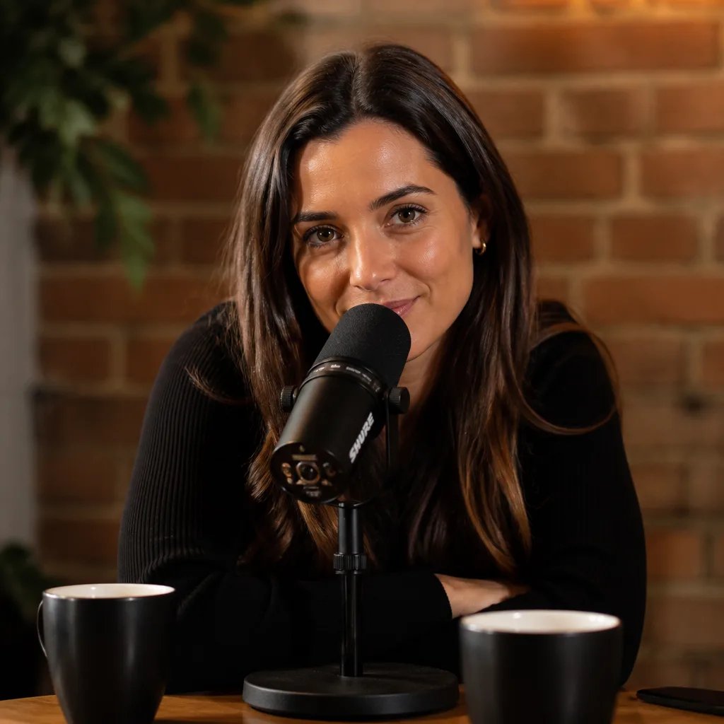Interview host, AI avatar in the Percify avatar library (Podcast)
