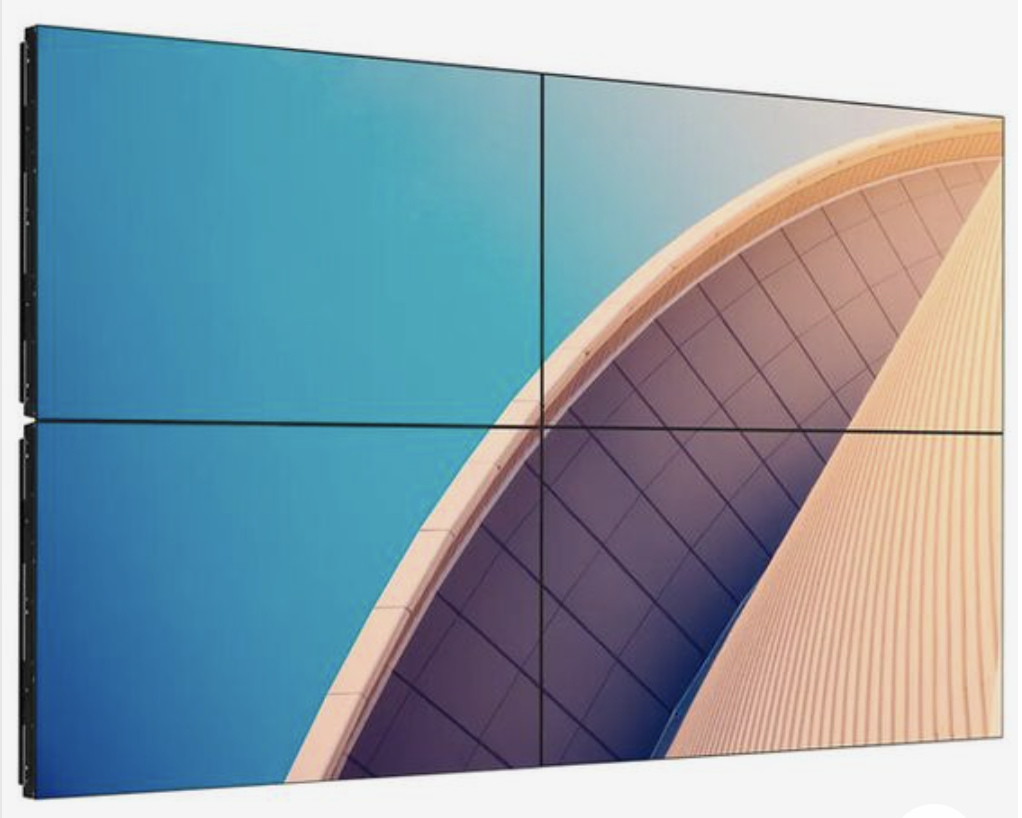 Symmetric video wall layout