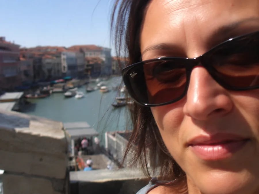 Bad example: cropped portrait with the face partially obscured