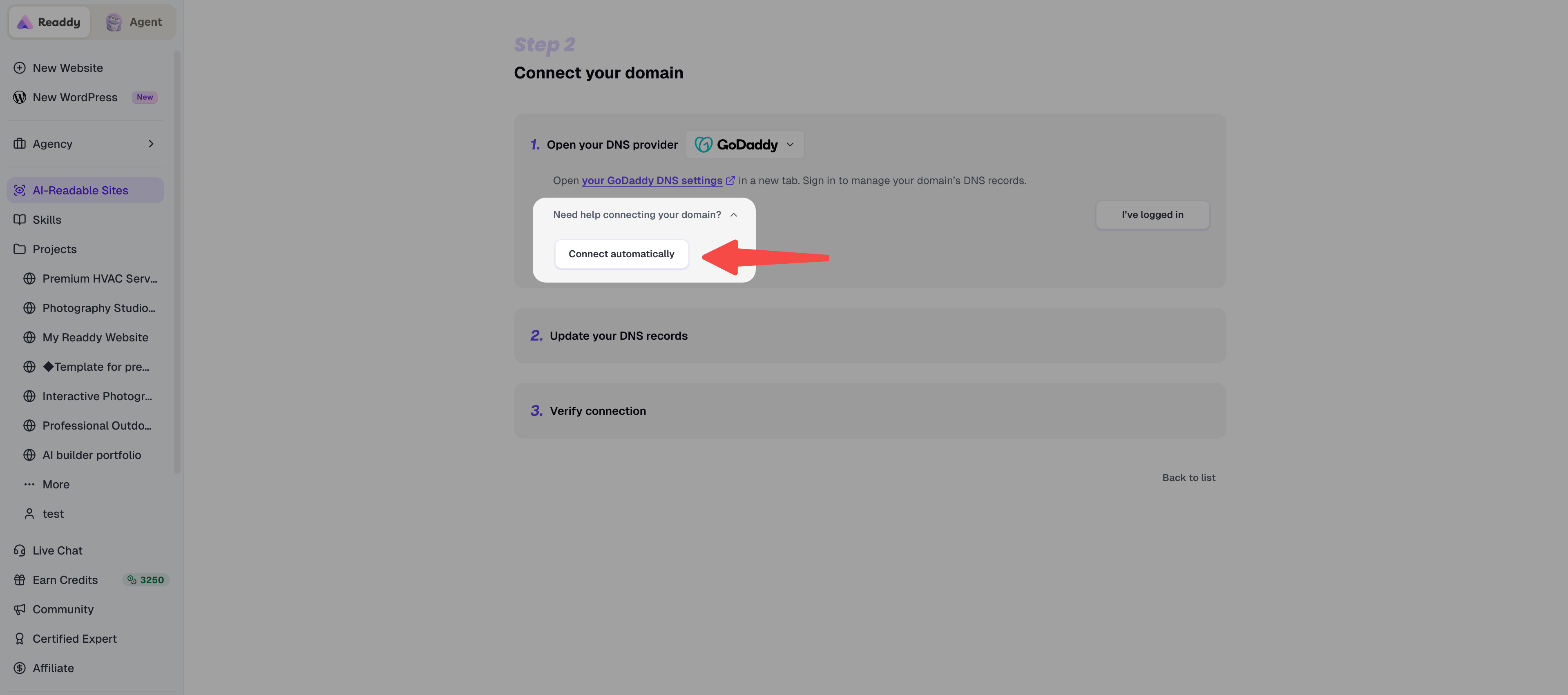 Domain connection page with the automatic DNS setup area highlighted and a red arrow pointing to Connect automatically
