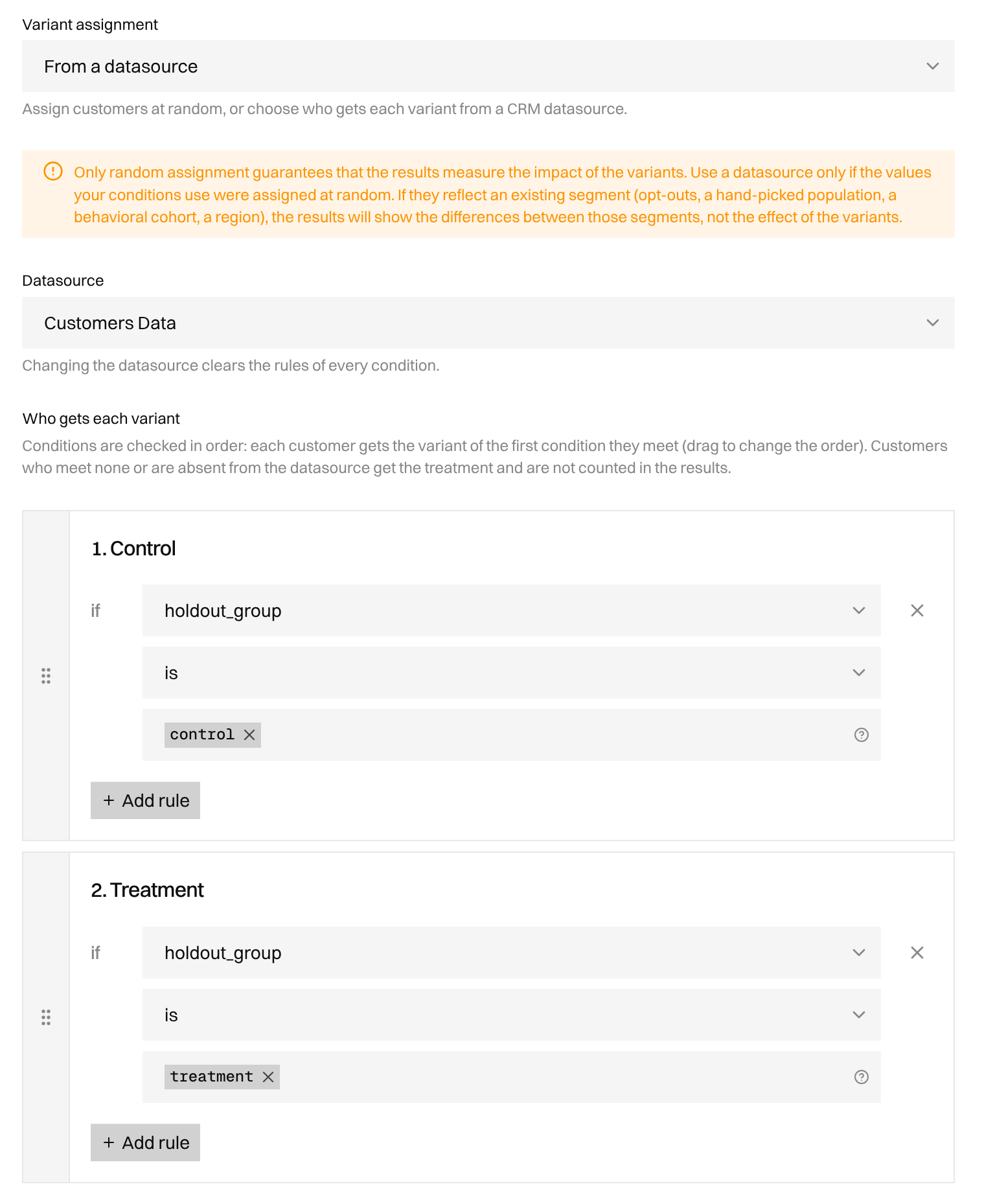 Formulaire d'expérimentation avec l'affectation des variantes sur Depuis une source de données, l'avertissement causal, le sélecteur de Datasource et une condition par variante