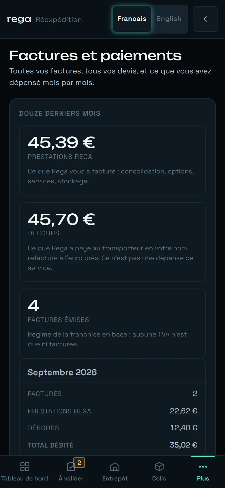 L'écran Factures et paiements sur un écran de téléphone : les trois tuiles empilées, le mois de septembre 2026 en carte avec ses quatre valeurs étiquetées, et la barre du pouce qui finit par Plus.