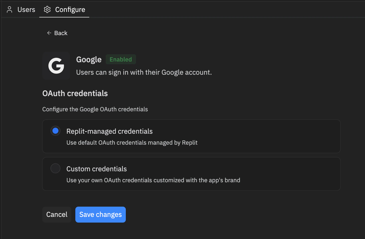 Panneau d'édition du fournisseur affichant les options d'identifiants gérés par Replit et d'identifiants personnalisés