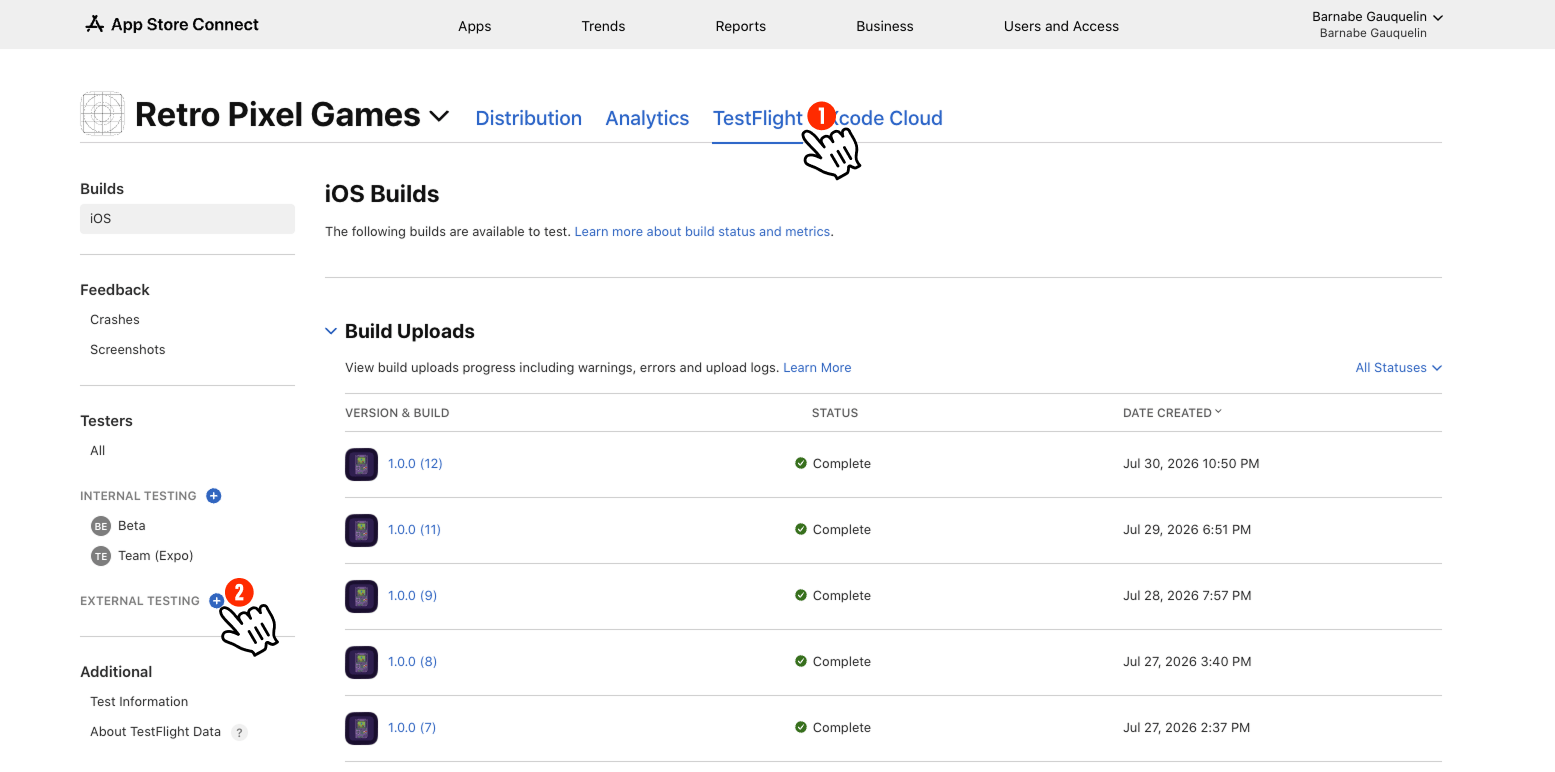 External Testing のプラスボタンがハイライトされた App Store Connect の TestFlight タブ