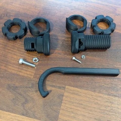 Overview of all PitClamp Mini Reinforced 3030 Hinge components laid out