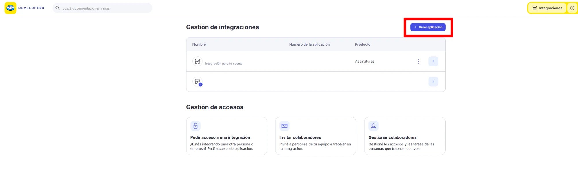 Pantalla «Gestión de integraciones» con el listado de aplicaciones. Un recuadro rojo señala el botón «+ Crear aplicación» arriba a la derecha.