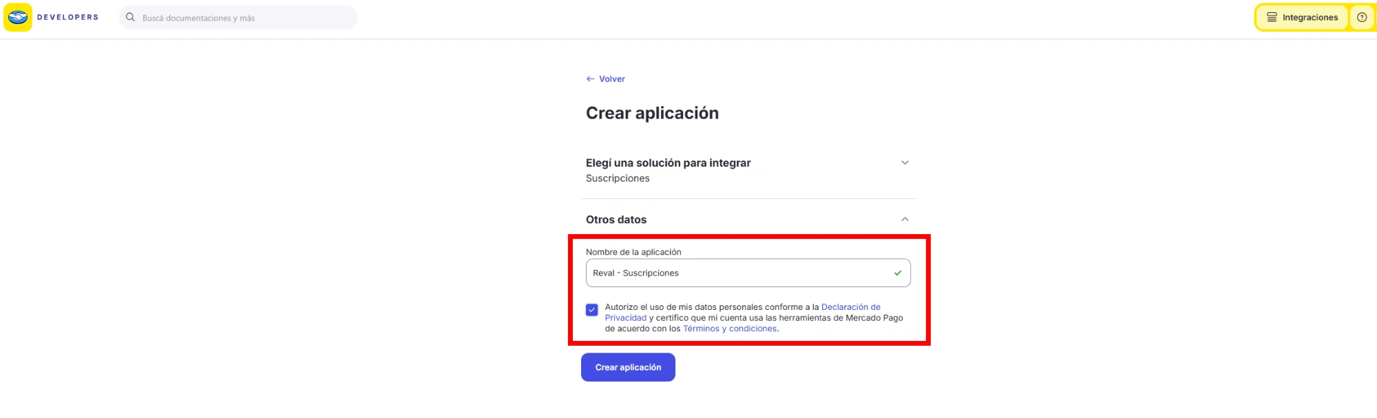 Sección «Otros datos» del formulario «Crear aplicación», con el campo «Nombre de la aplicación» completado y la casilla de autorización de datos personales tildada. Debajo, el botón «Crear aplicación».