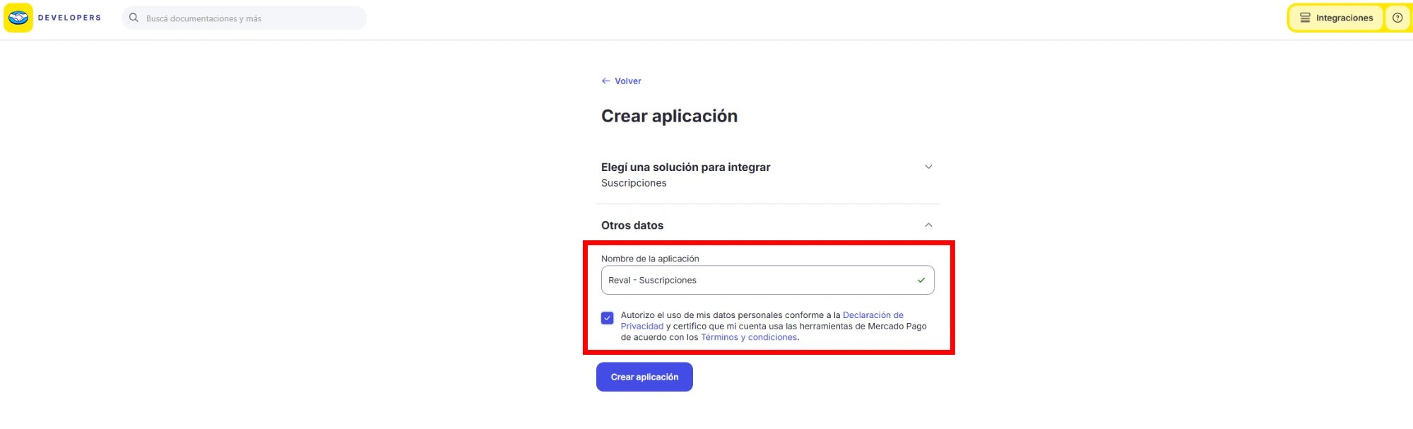 Sección «Otros datos» del formulario «Crear aplicación», con el campo «Nombre de la aplicación» completado y la casilla de autorización de datos personales tildada. Debajo, el botón «Crear aplicación».