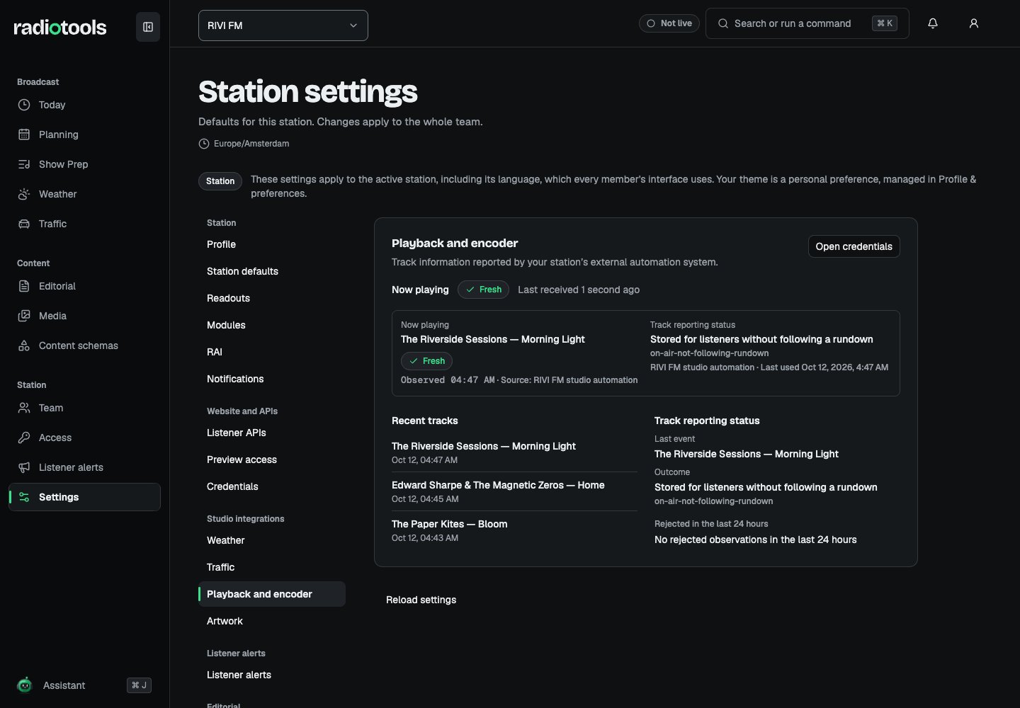 RIVI FM Playback and encoder settings showing a fresh now-playing track, recent tracks, and track reporting status