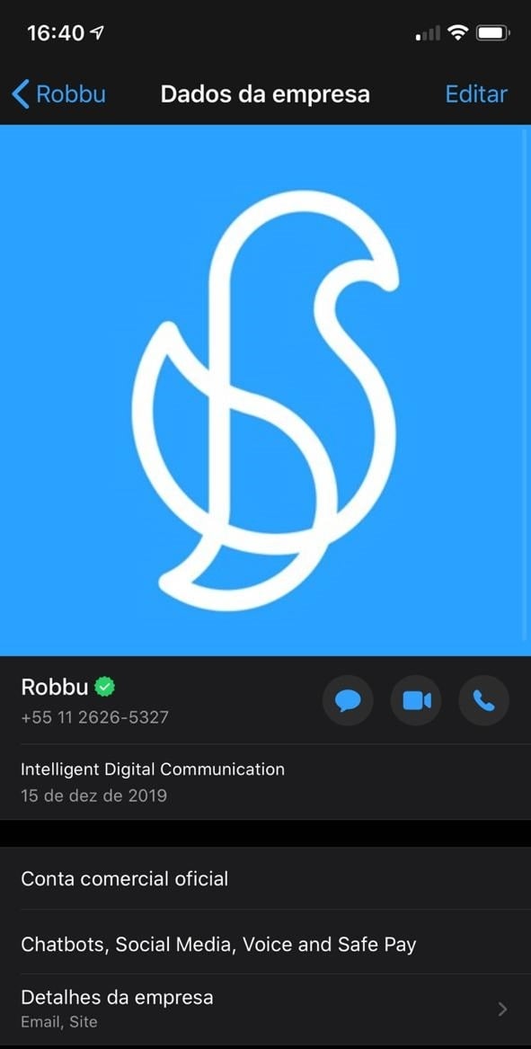 Selo de conta verificada do WhatsApp ao lado do nome da empresa