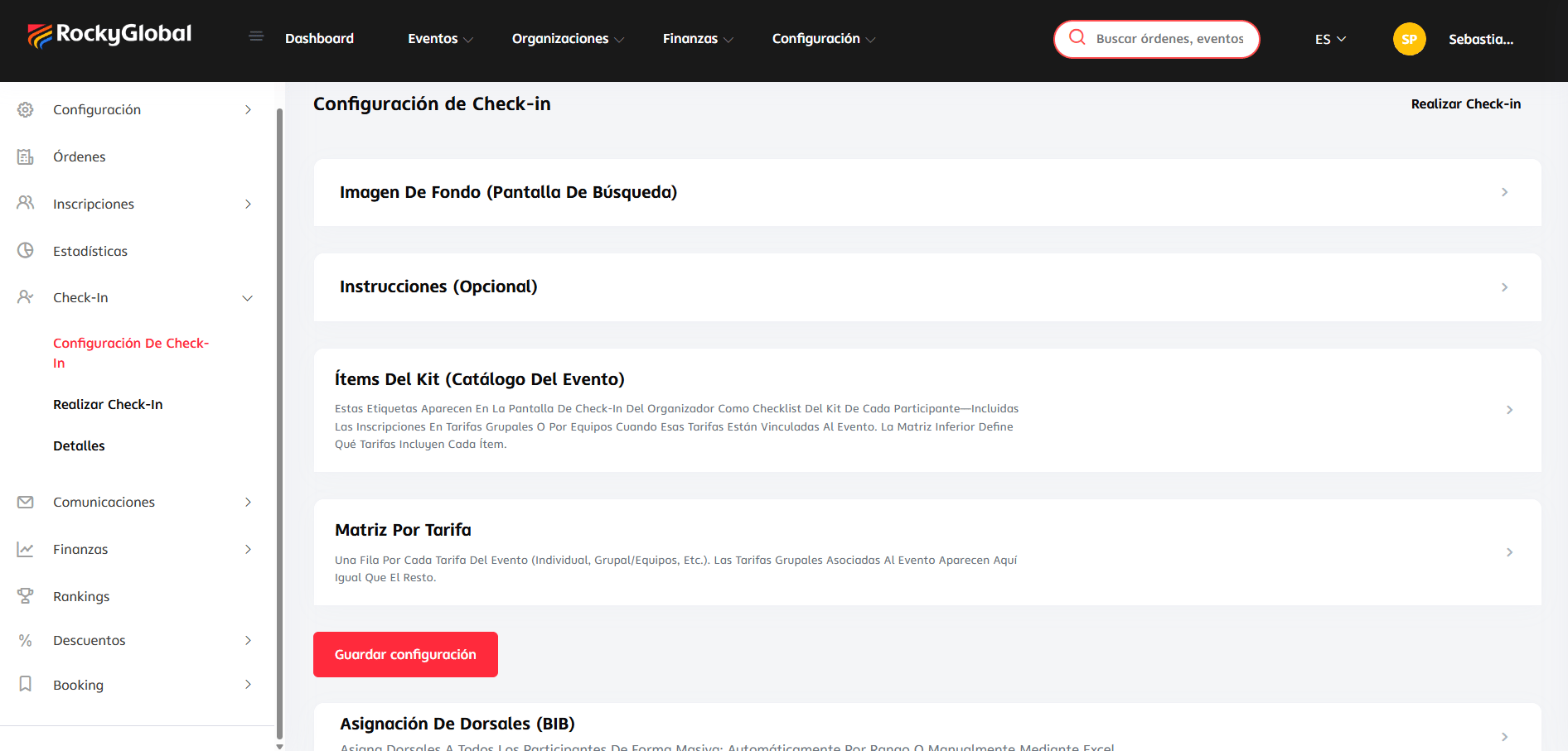 Pantalla "Configuración de Check-in" con imagen de fondo, ítems del kit y matriz por tarifa