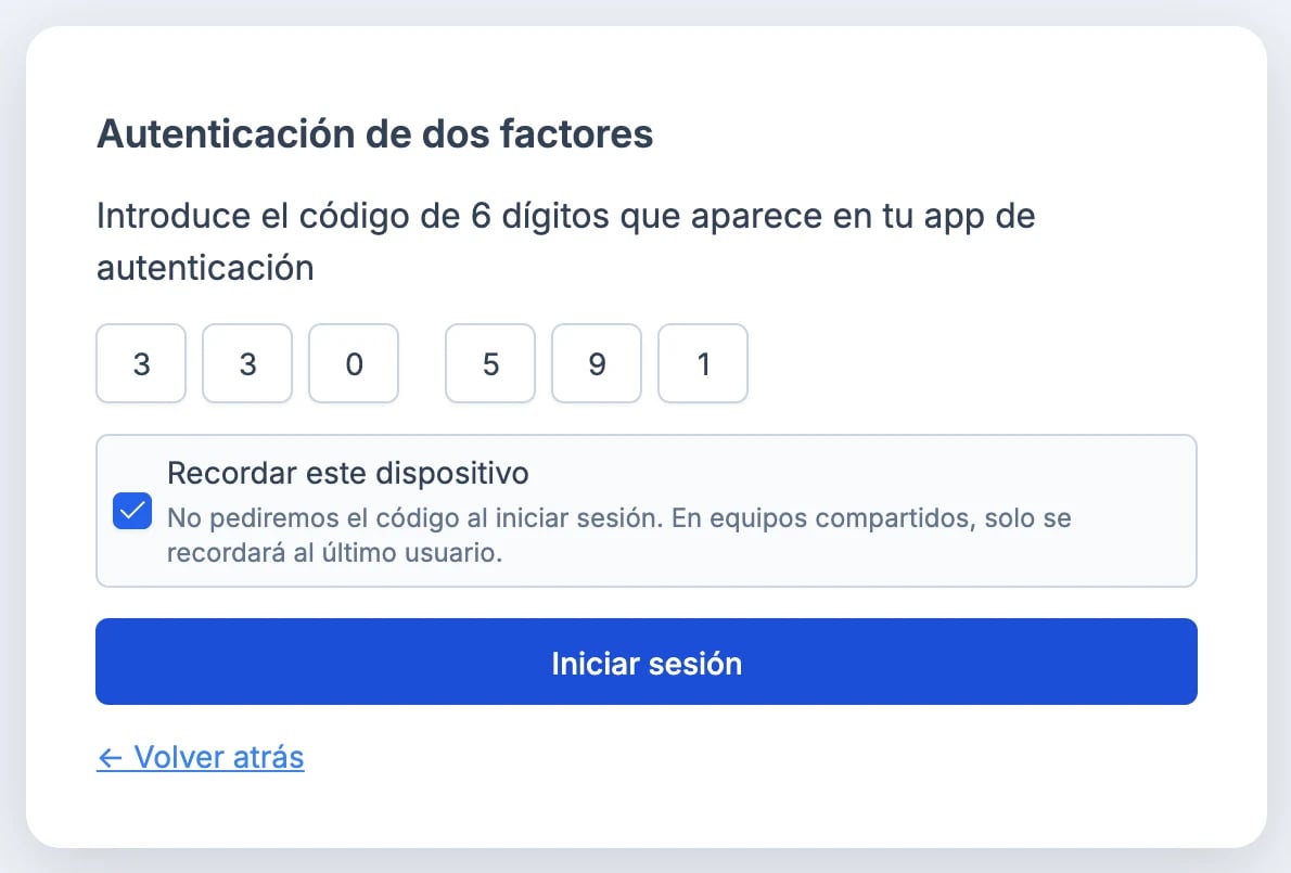 Pantalla de inicio de sesión con el código de 6 dígitos y la casilla Recordar este dispositivo