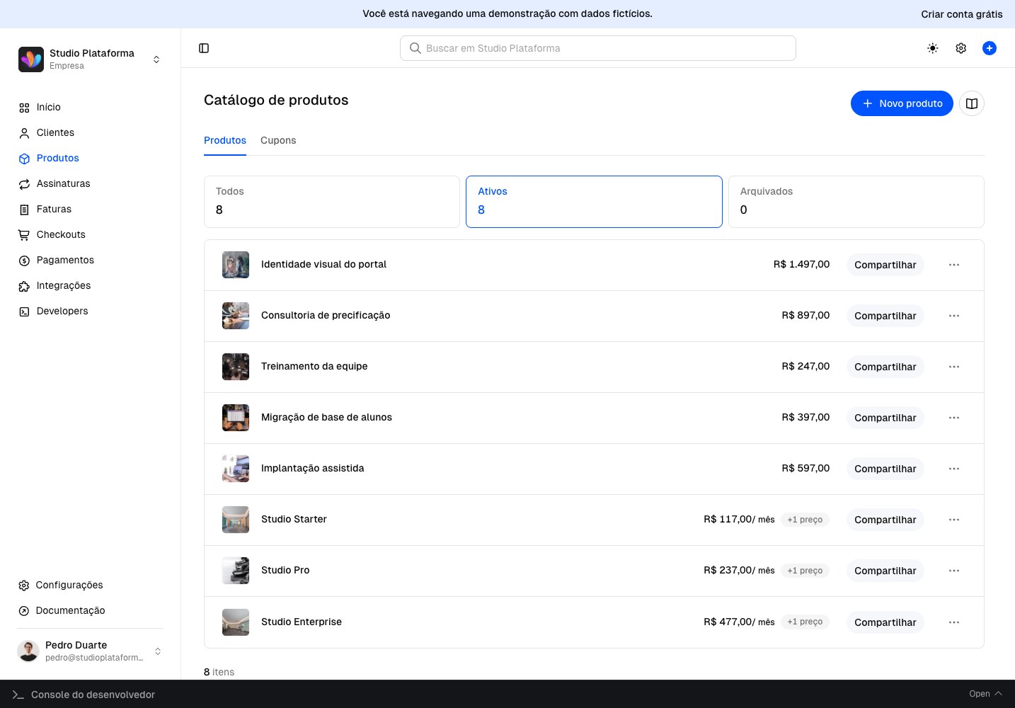 Dashboard de demonstração da Chargefy no Catálogo de produtos, com o botão Novo produto, filtros de status e oito produtos ativos