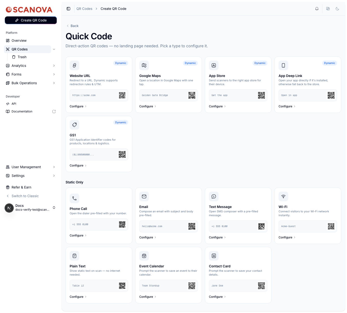 Selector de tipos de Quick Code mostrando Website URL, Google Maps, App Store, App Deep Link y GS1 como opciones dinámicas, y una sección Static Only con Phone Call, Email, Text Message, Wi-Fi, Plain Text, Event Calendar y Contact Card