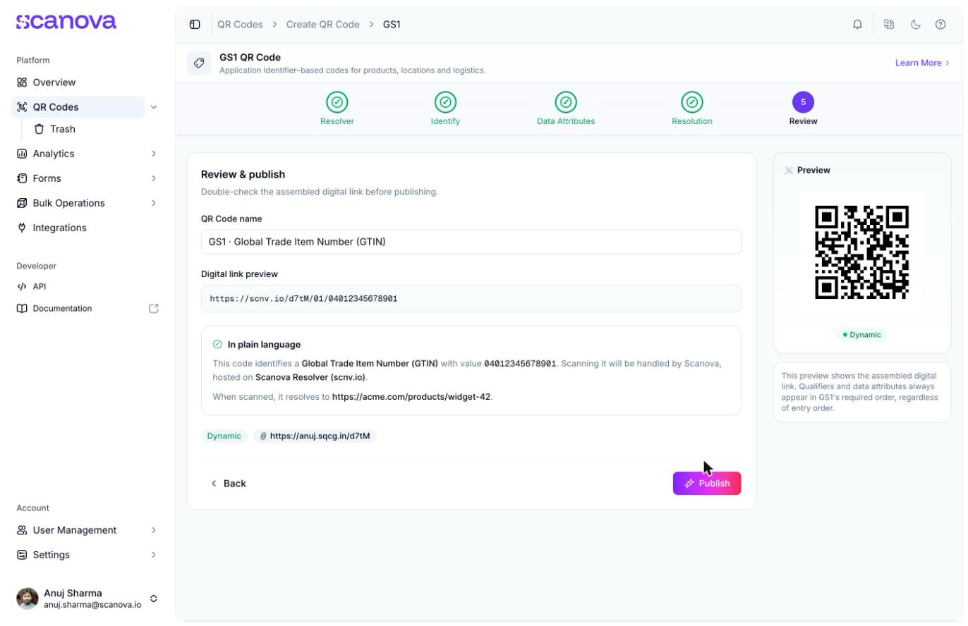 الخطوة 5 من معالج GS1، وهي Review and publish، تعرض الرابط الرقمي المجمّع، وملخصًا بلغة واضحة، وزر Publish