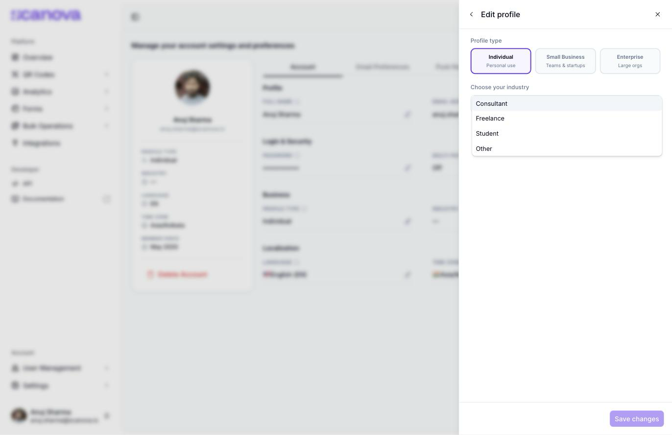 展开的 Industry 下拉菜单，显示 Consultant、Freelance、Student 和 Other 选项