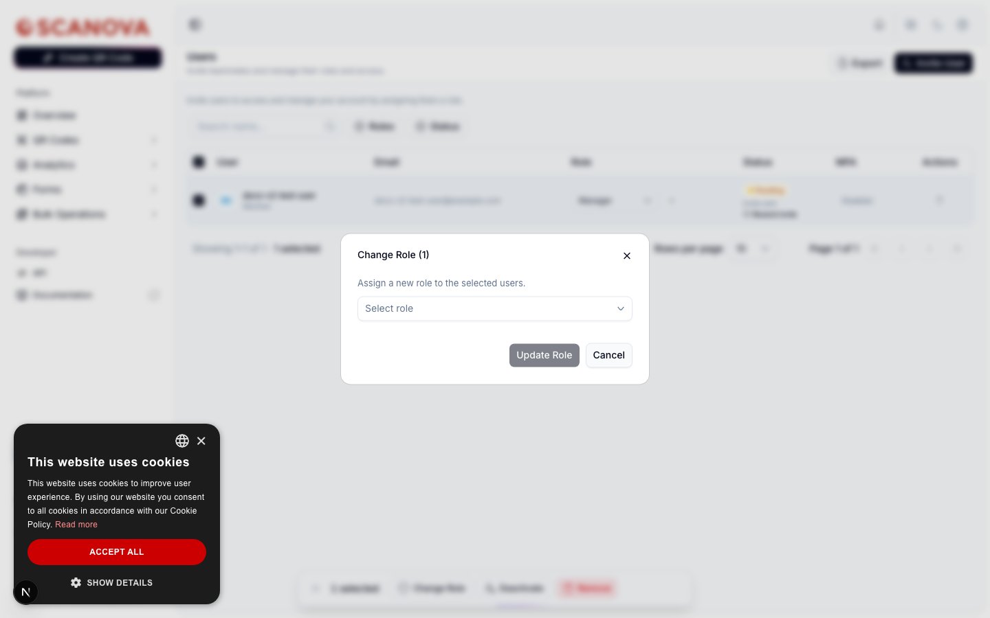 Change-Role(1)-Dialog mit dem Text 'Assign a new role to the selected users', einem Dropdown Select role und den Schaltflächen Update Role / Cancel