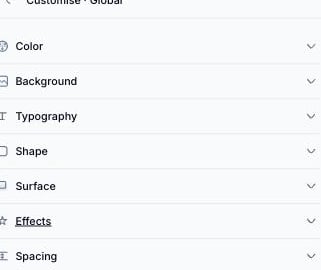 Panneau Customise montrant sept sections rétractables : Color, Background, Typography, Shape, Surface, Effects, Spacing