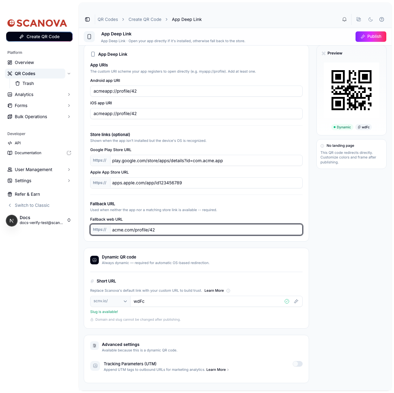 Formulaire Quick Code App Deep Link avec les URI d'application Android et iOS, des liens de boutique facultatifs, une URL de repli obligatoire, et l'URL courte générée automatiquement pour le QR code dynamique