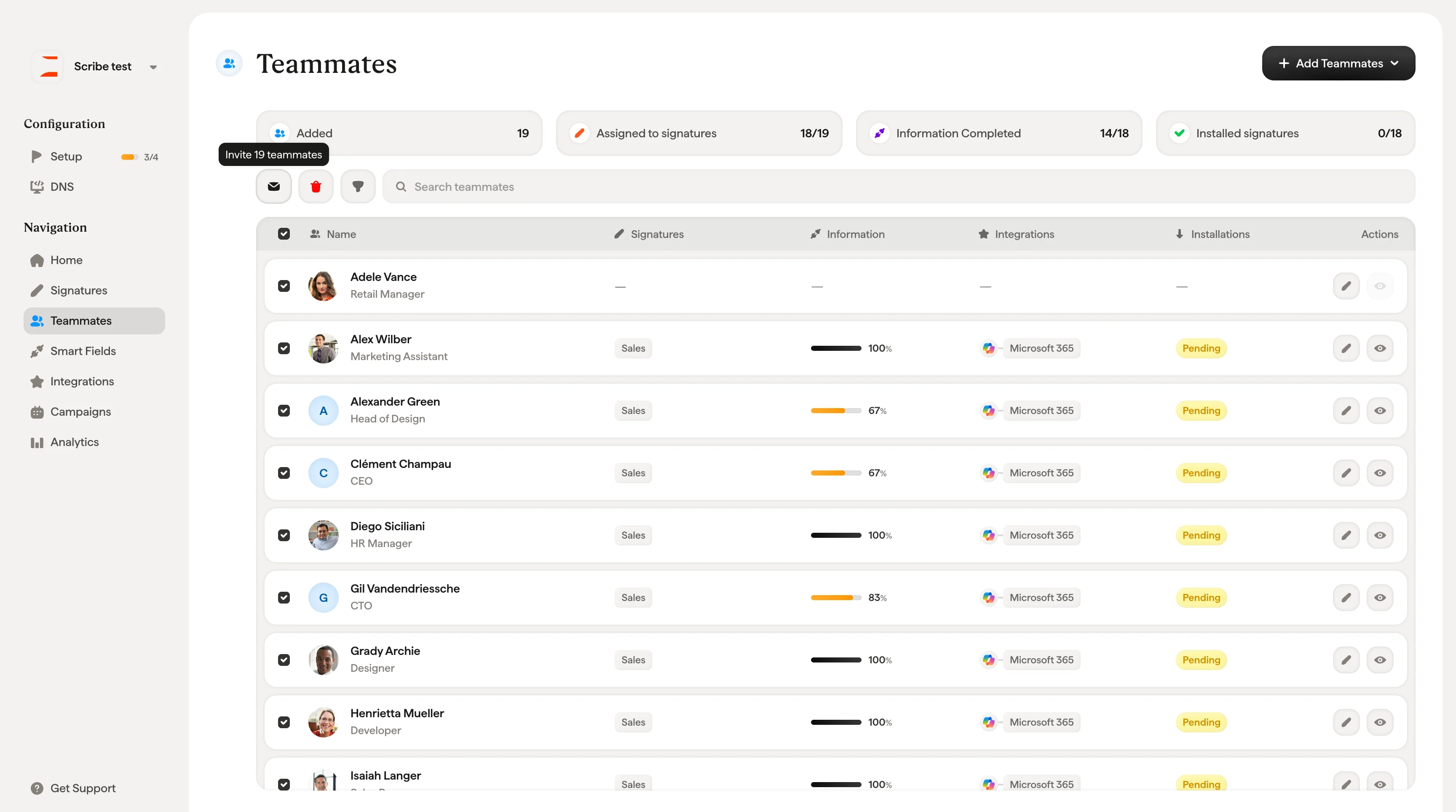 Lista de miembros del equipo de Scribe con icono de sobre para enviar la invitación