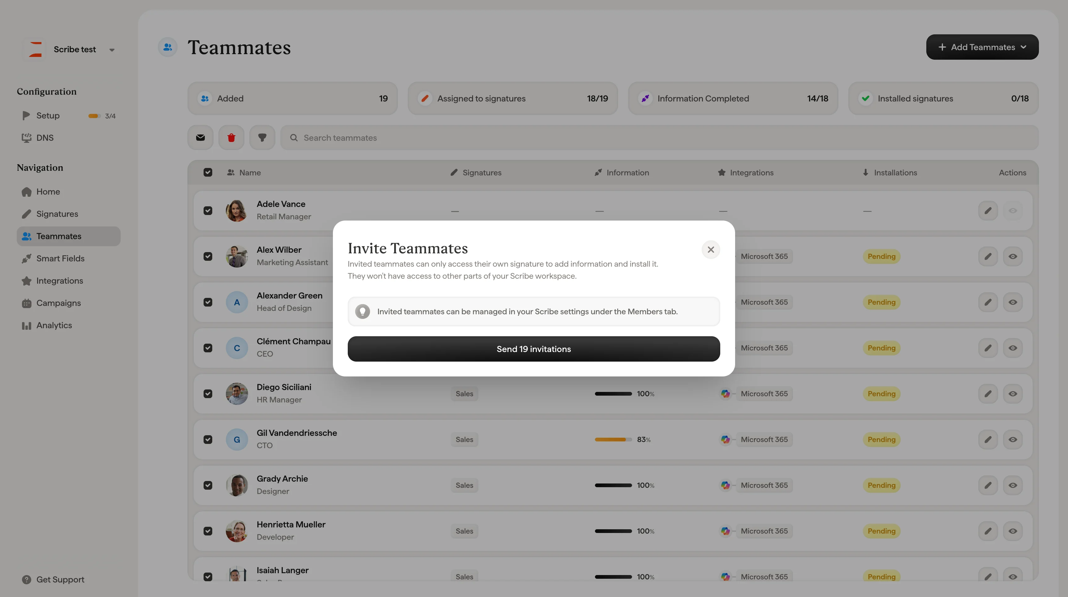 Cuadro de diálogo de confirmación de envío de invitación con los detalles de acceso del miembro del equipo