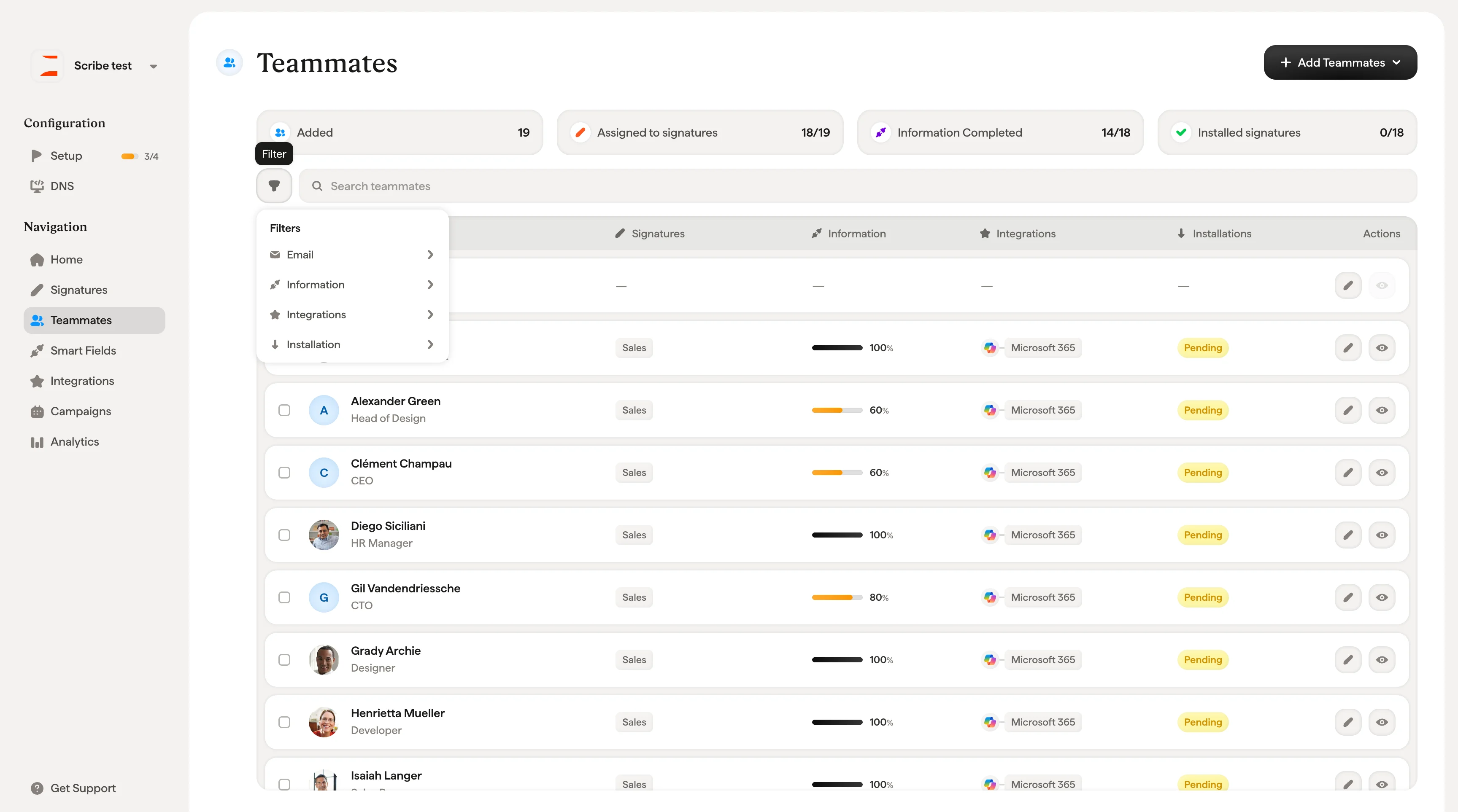 Panneau de filtres ouvert sur la page Collaborateurs avec les options e-mail, informations et installation