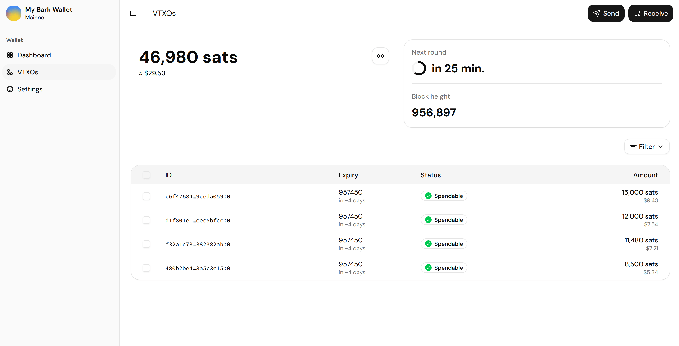 Screenshot of the VTXOs page listing spendable VTXOs with their expiry block heights, statuses, and amounts