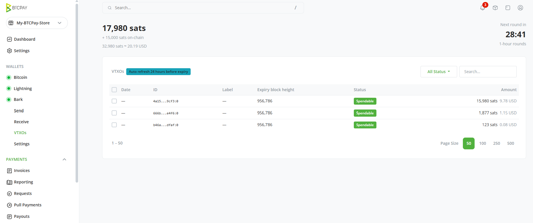 Screenshot of the VTXOs page listing three spendable VTXOs with their expiry block heights, the auto-refresh badge, and the next round countdown