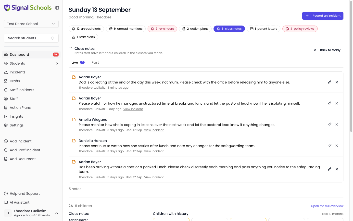 The class notes panel open on the dashboard, showing live notes with their author, age and end date