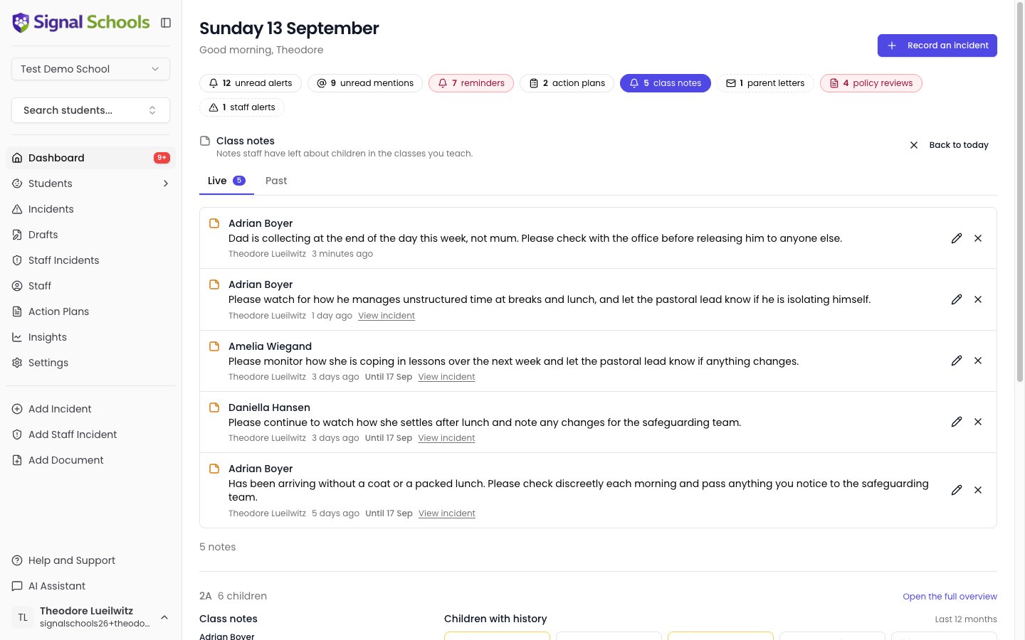 The class notes panel open on the dashboard, showing live notes with their author, age and end date