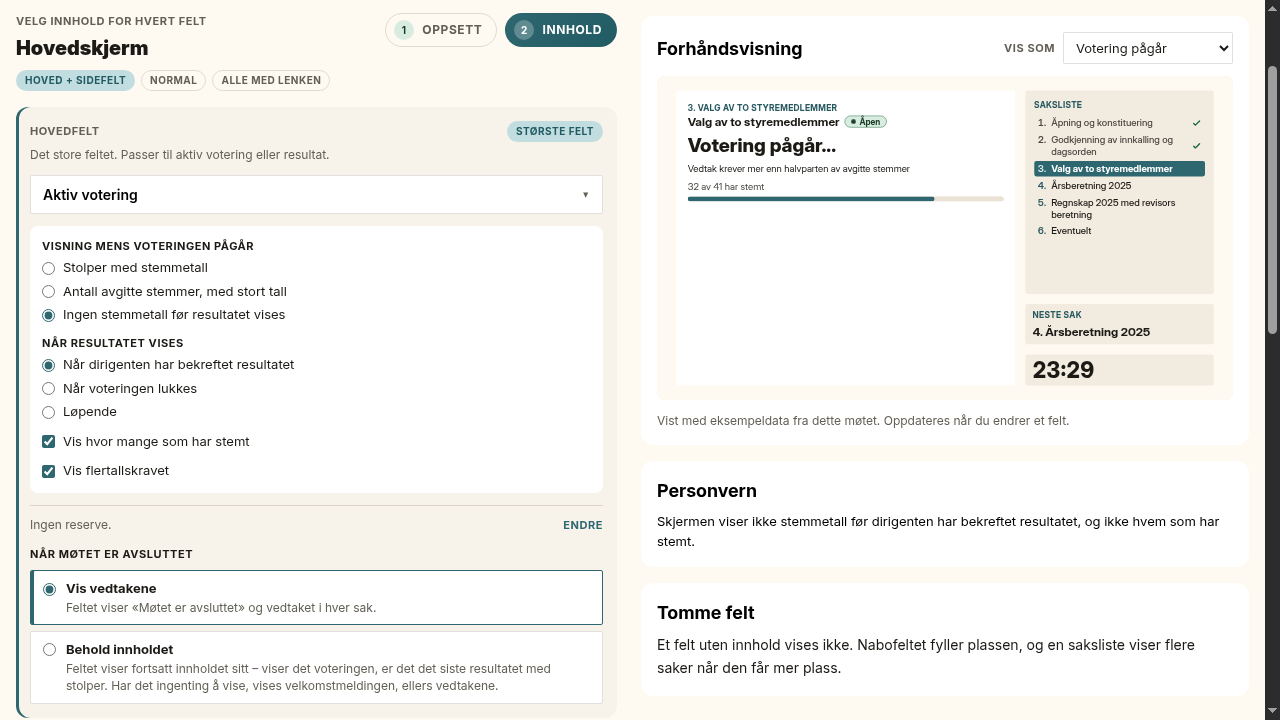 Redigering av Hovedskjerm i steg 2, med Aktiv votering i hovedfeltet, valgene for feltet og forhåndsvisningen