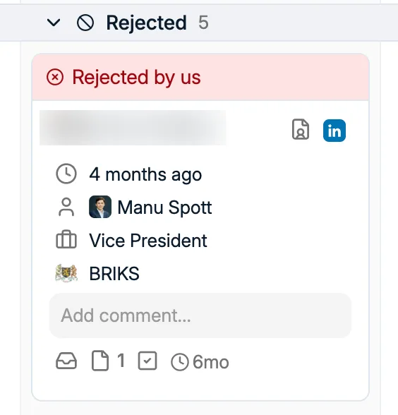 Une carte de candidat rejeté dans le groupe Rejected