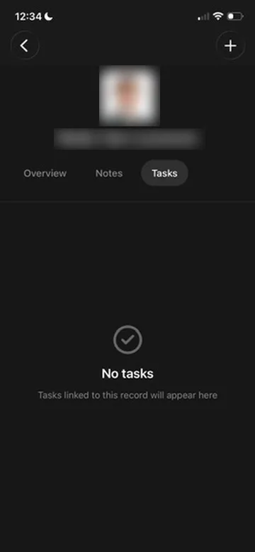 Der Tab Tasks auf einem Datensatz in der mobilen App, mit den Tabs Overview, Notes und Tasks und einer leeren Aufgabenliste