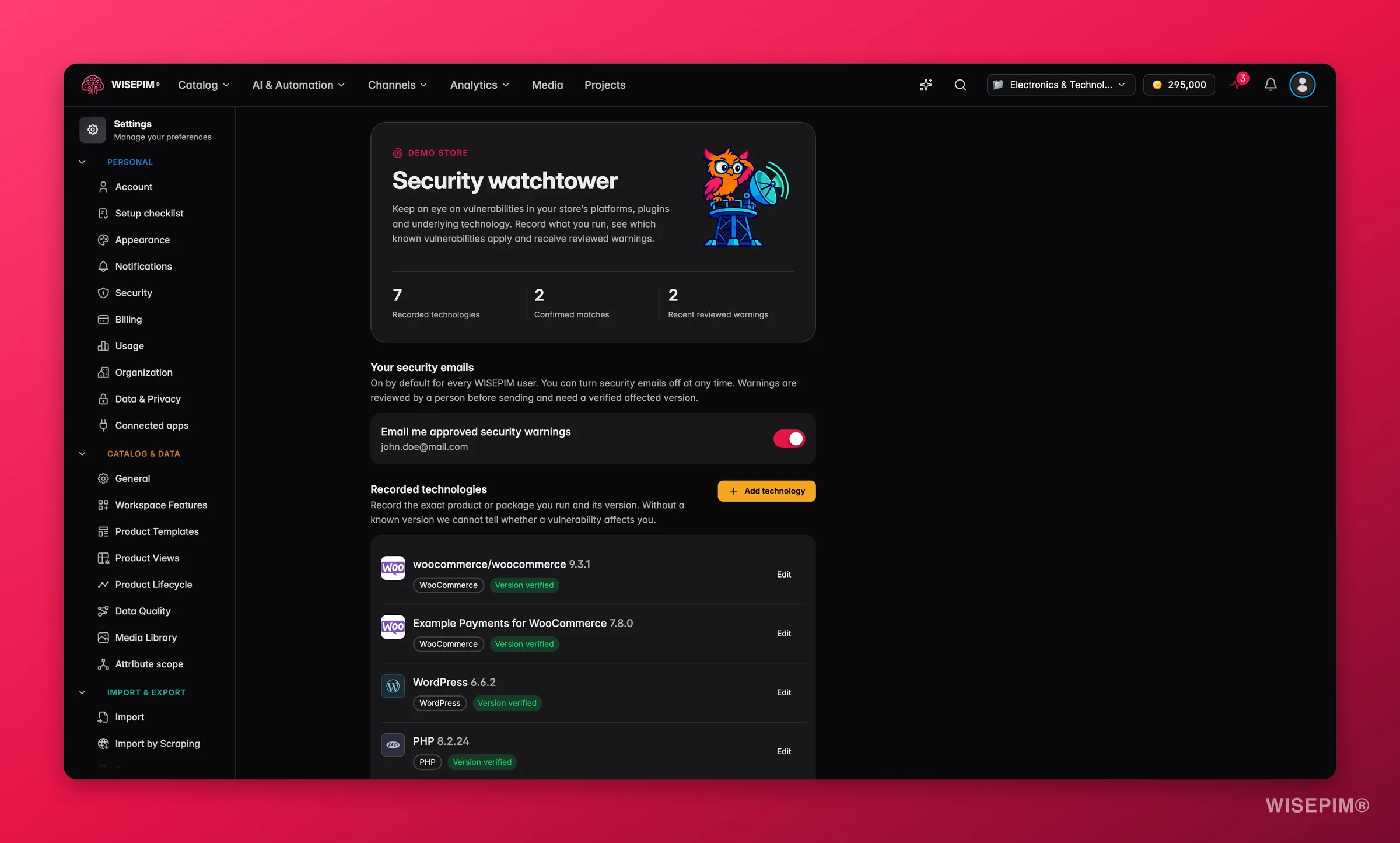 WISEPIM Security watchtower mit dem Schalter für Sicherheits-E-Mails und einer Liste erfasster Technologien wie WooCommerce, WordPress und PHP, markiert als Version bestätigt