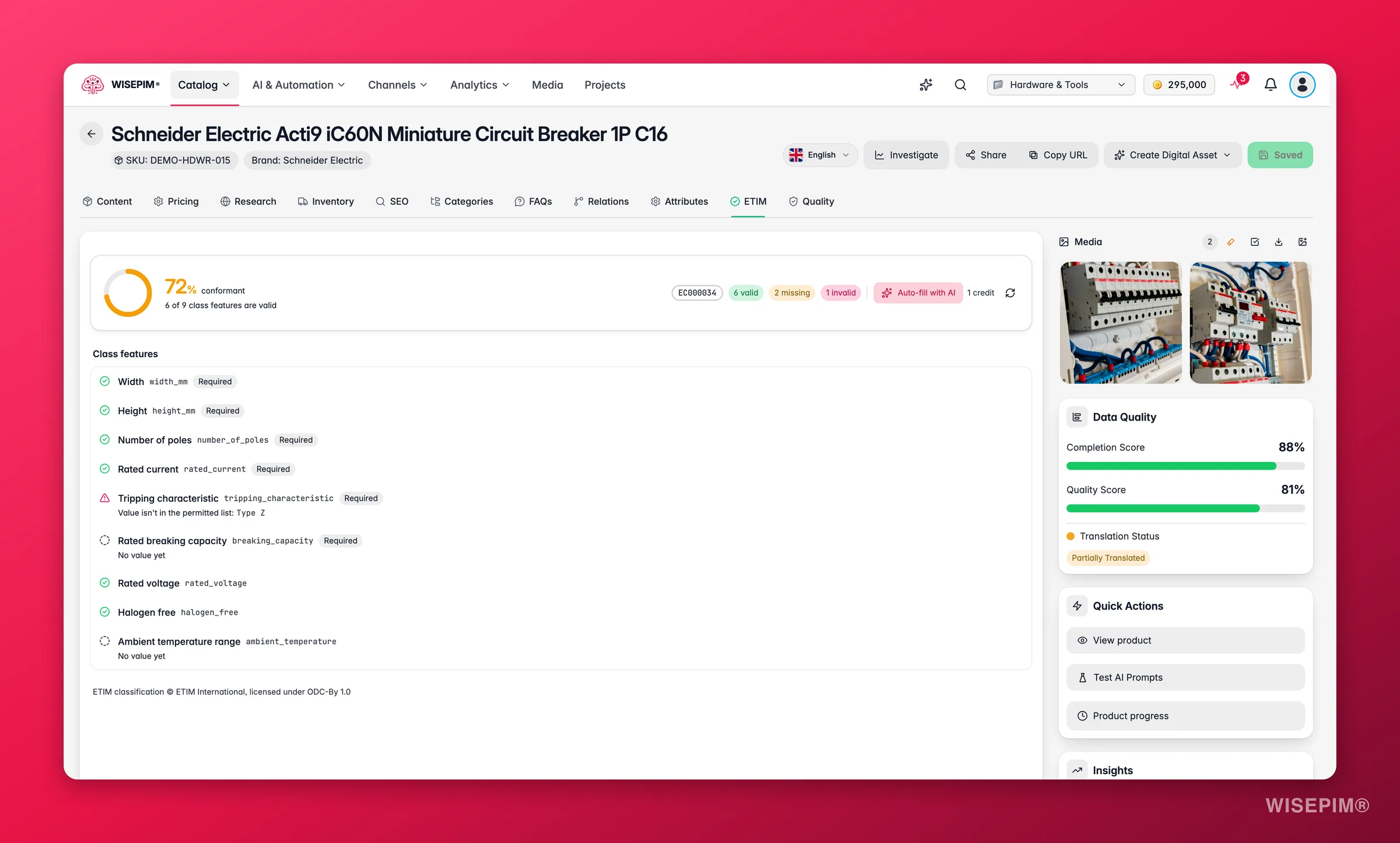 Pestaña de conformidad ETIM del editor de productos de WISEPIM con puntuación de preparación, validación por característica y relleno automático con AI