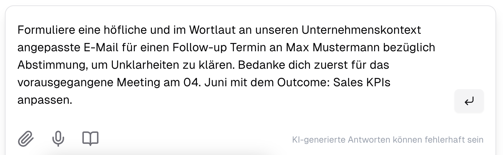 Chat-Feld mit eingefügten Prompt aus der Prompt-Bibliothek mit befüllten Lücken.