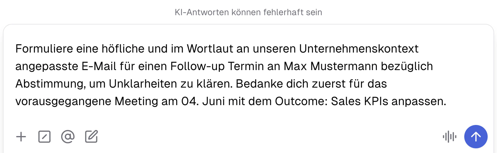Chat-Feld mit eingefügten Prompt aus der Prompt-Bibliothek mit befüllten Lücken.