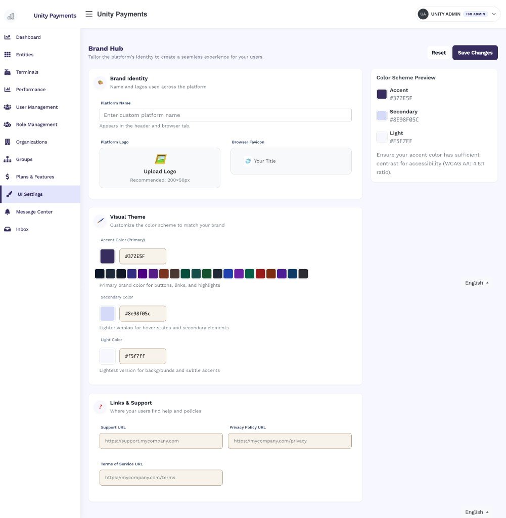 Brand Hub avec Platform Name, téléversements de logo et favicon, sélecteurs de couleurs et champs d'URL