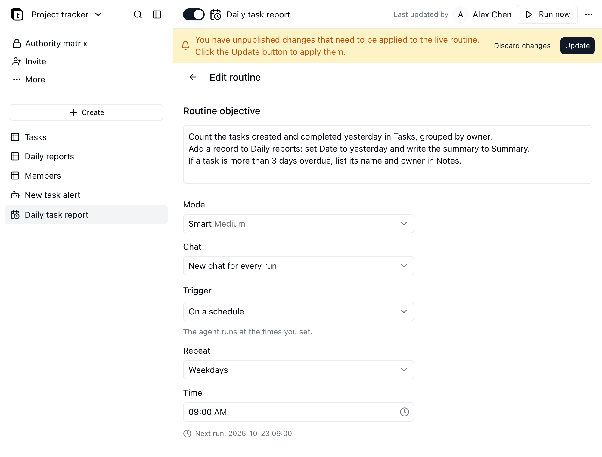 Seite Routine bearbeiten einer aktiven Routine: Oben weist ein Hinweis auf unveröffentlichte Änderungen hin und bietet Änderungen verwerfen und Aktualisieren an; darunter folgen Ziel der Routine, Modell, Chat und der Auslöser Nach Zeitplan, werktags um 09:00